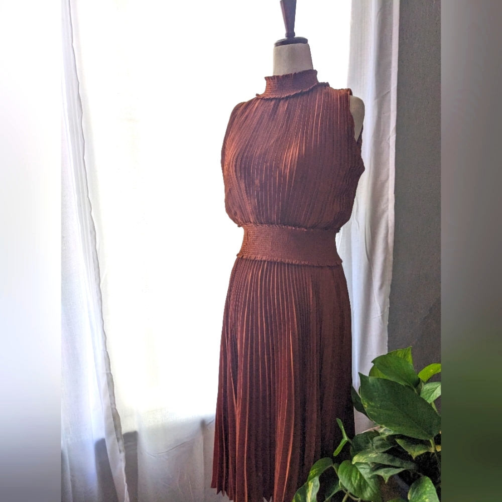 🔴SOLD🔴Mock neck classic midi dress